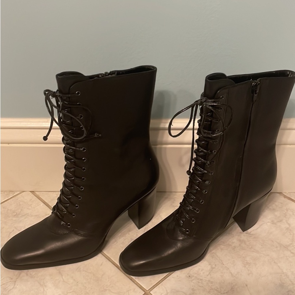 Black High heeled boots